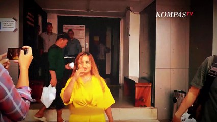 Tanpa Didampingi Keluarga dan Pengacara, Lina Mukherjee Nangis di Sidang Perdana | POP NEWS