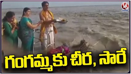 Priests Perform Special Prayers At Sangameswaram _ Godavari River _ V6 News