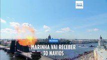 Putin assiste a desfile naval em São Petersburgo