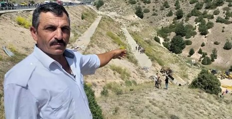 Kars'ta kaza yapan yolcu otobüsü vinçle çıkarılıp, çekici ile götürüldü