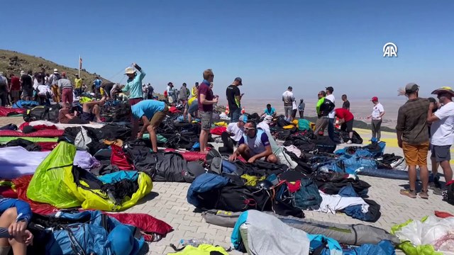 AKSARAY - Yamaç Paraşütü Dünya Kupası'nda mücadele eden sporculardan Hasan Dağı'na övgü