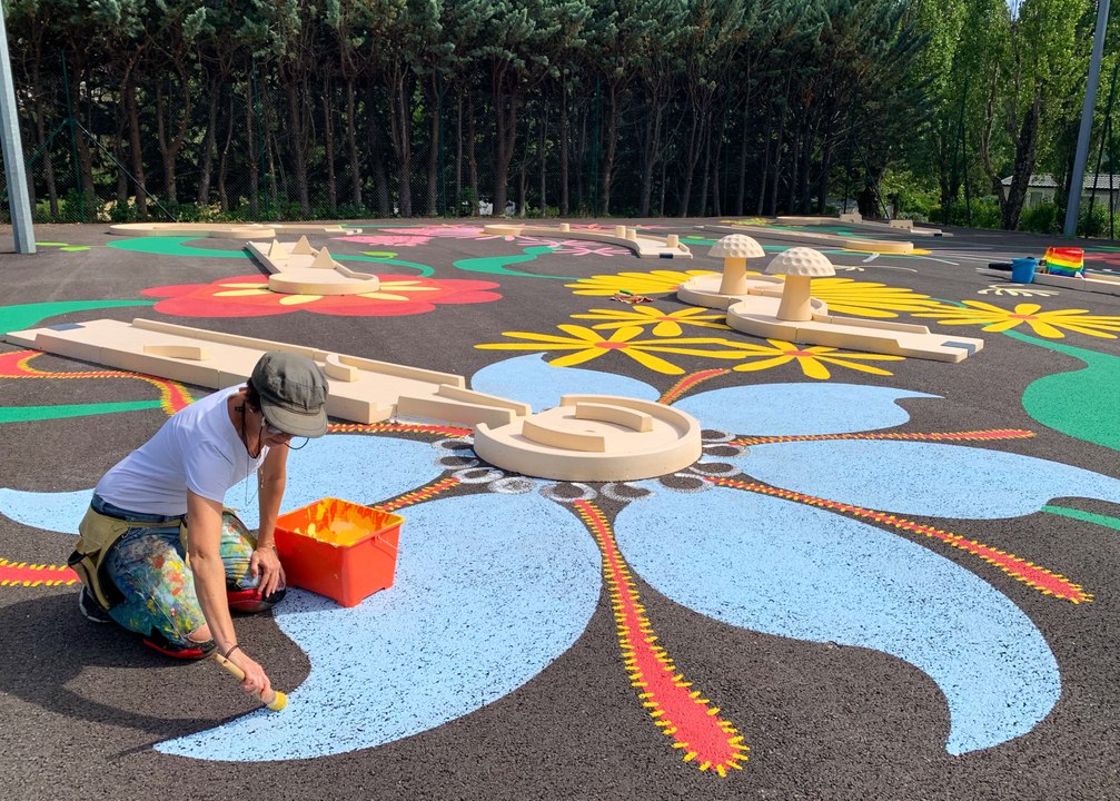 Une fresque gigantesque  voit le jour sur le mini-golf de La Roque-Esclapon