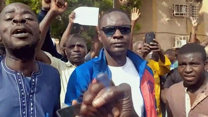 آلاف المتظاهرين أمام السفارة الفرنسية في نيامي