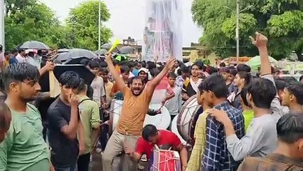 जिले में मातमी धुनों के बीच निकले ताजिये