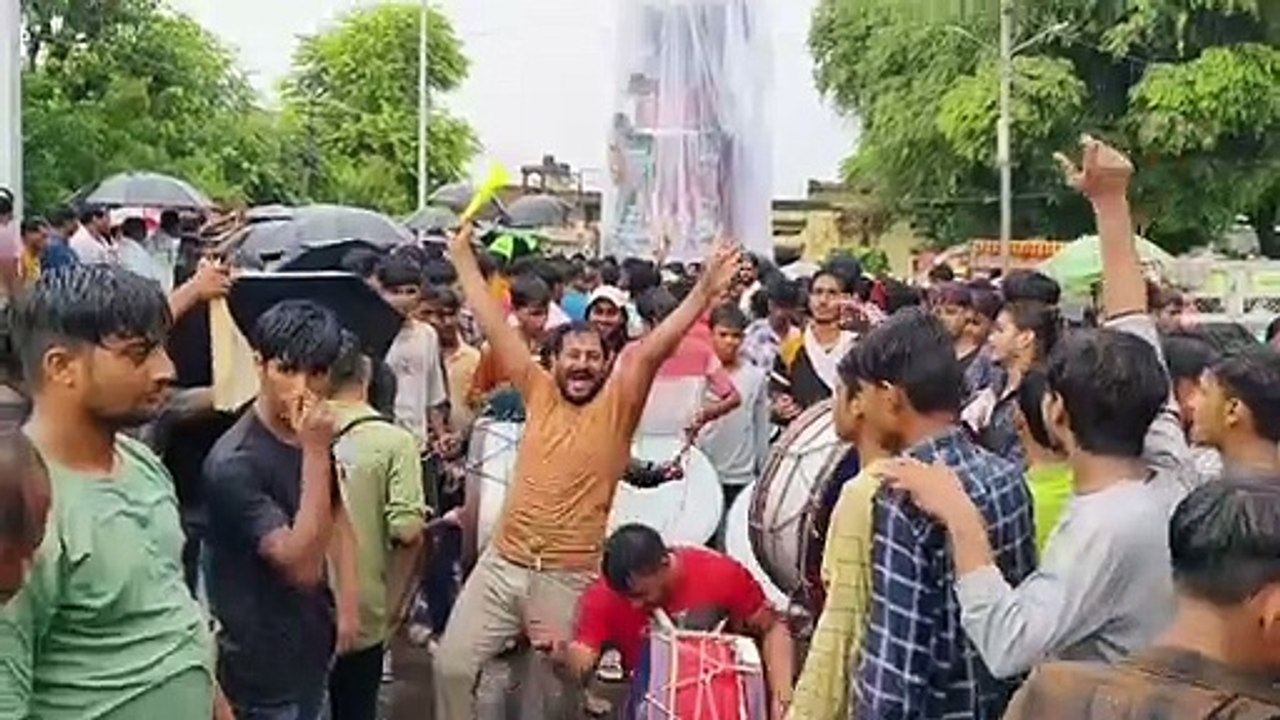 जिले में मातमी धुनों के बीच निकले ताजिये