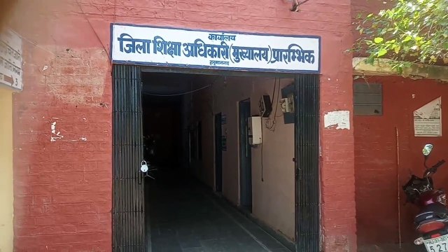Under the free mobile phone distribution scheme, mobile phones will be available only after 100 days of employment in MNREGA and 50 days in the urban scheme