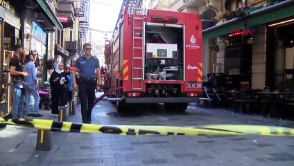 Un incendie s'est déclaré dans le toit du restaurant de Taksim