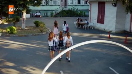 171. Huerfanas (Kirgin Cicekler), en español