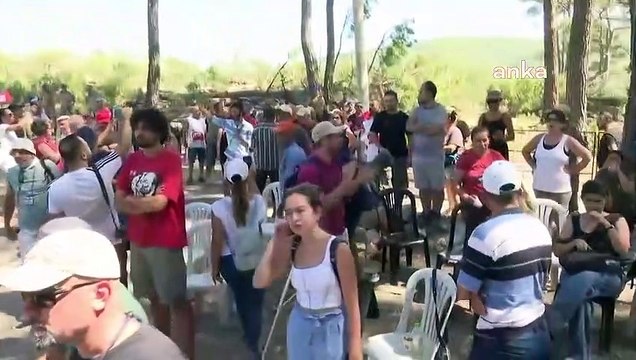 Muharrem İnce a rendu visite aux habitants d'İkizköy qui ont résisté à la coupe d'arbres à Muğla