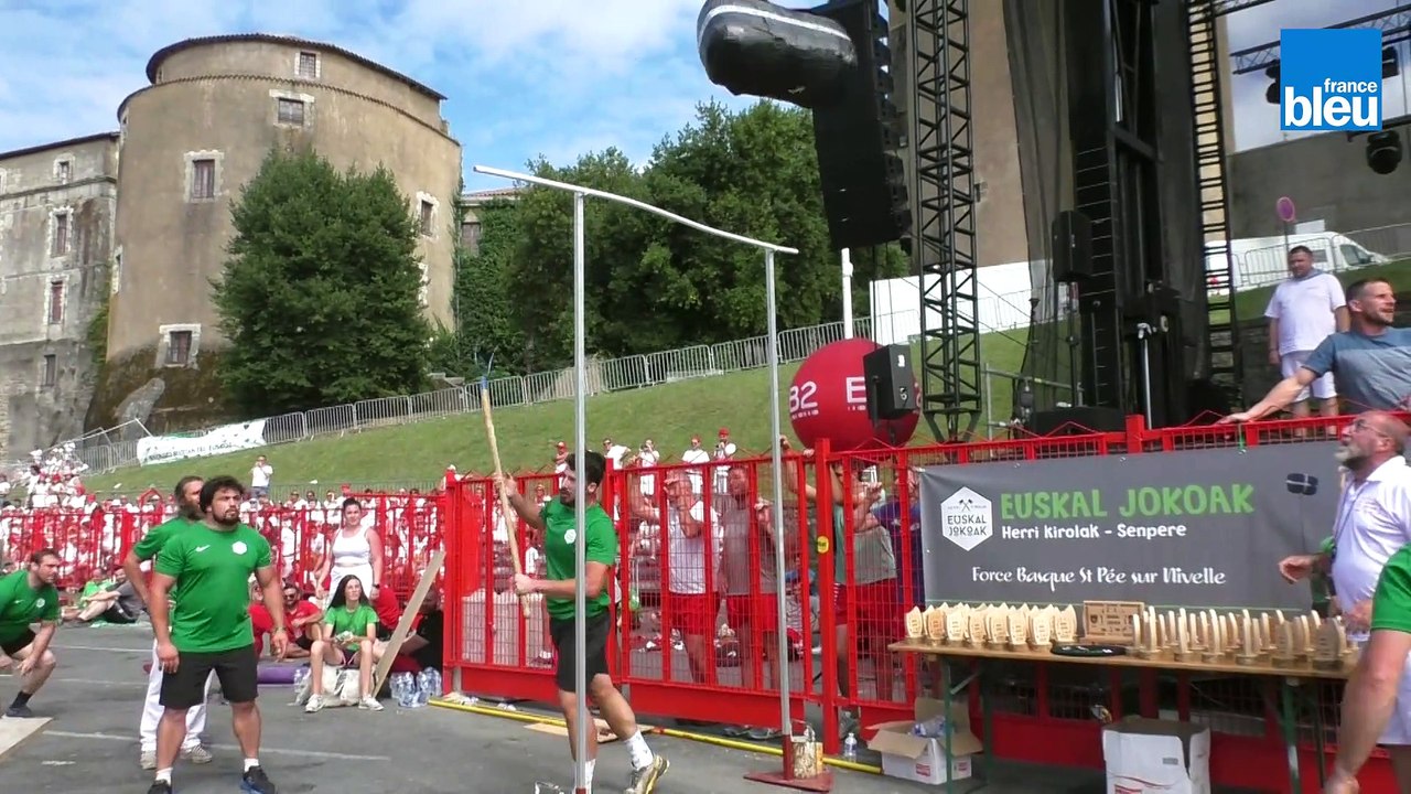 Force basque aux Fêtes de Bayonne avec l'Euskal Erkula