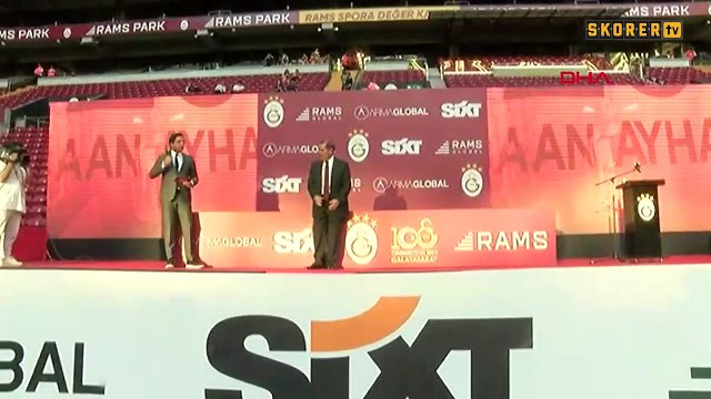 Galatasaray'da yeni transferler taraftarla buluştu!