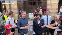 La festa per Patrick Zaki in piazza Maggiore: il video dello striscione rimosso