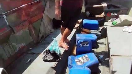 Samandağ sahiline terk edilmiş bir tekne vurdu