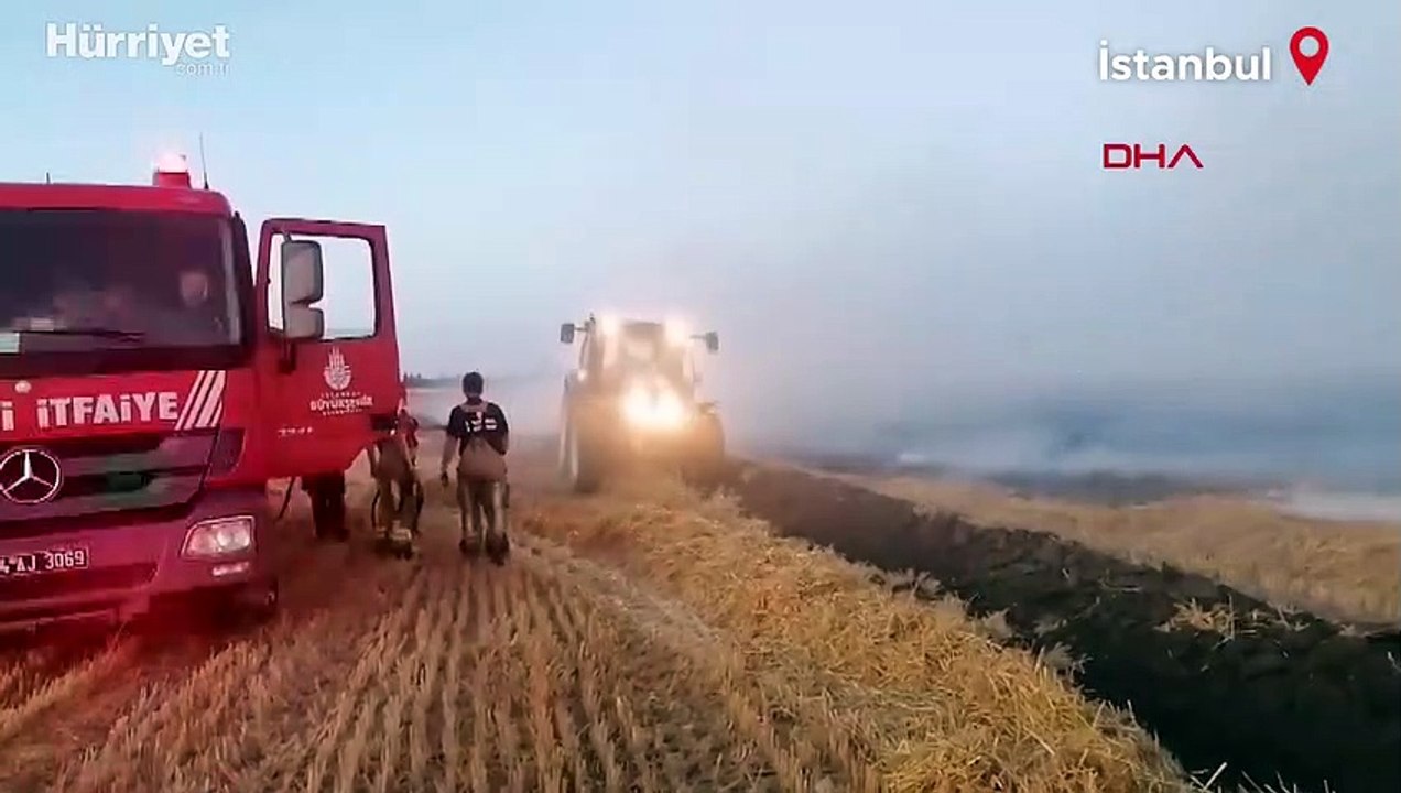 Silivri’de otluk alanda bulunan samanlarının bulunduğu  alanda yangın çıktı
