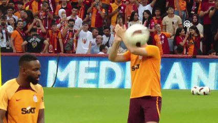 İSTANBUL - Galatasaray, taraftara açık antrenmanda hazırlıklarını sürdürdü