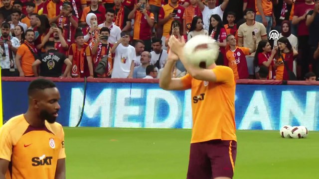 İSTANBUL - Galatasaray, taraftara açık antrenmanda hazırlıklarını sürdürdü