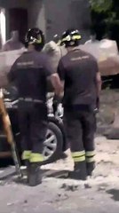 Скачать видео: Milano, via Lorenteggio: le auto distrutte dagli alberi caduti durante il nubifragio