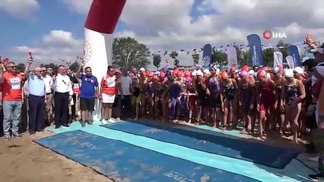 Course de natation de 2 650 mètres dans le golfe d'Izmit