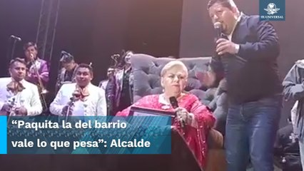 Alcalde de Comitán arremete contra ciudadanos por no aplaudirle frente a Paquita la del Barrio