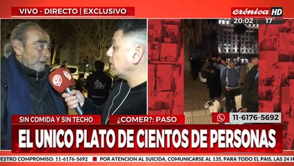 Hambre, pobreza y desidia: la gente hace cola para obtener un plato de comida