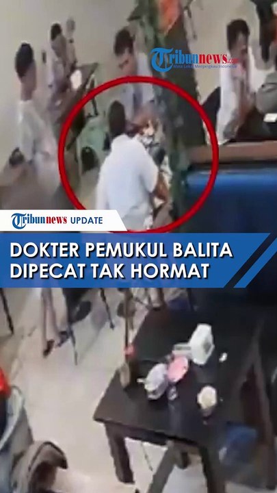 SOSOK Pria Pemukul & Pencaci Balita hingga Tersungkur Diduga Wakil Direktur RS, Dipecat Tak Hormat
