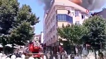 Toit d'un immeuble de 3 étages incendié à Bağcılar