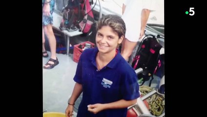 Elle a une relation spéciale avec un requin - ZAPPING SAUVAGE