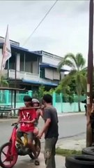 Follow yah  JANGAN LUPA UNTUK KETAWA.OKE