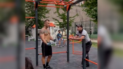 Bir vatandaş, üstsüz spor yapan erkekleri güvenliğe şikayet etti, sporcu: Canın mı çekiyor birader bizi?