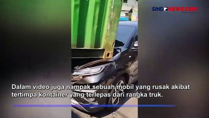 Laka Lantas Truk Tersangkut di Jembatan Talang Bogor