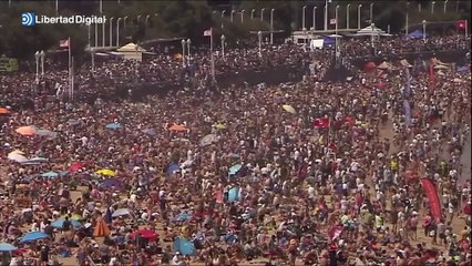Más de 200.000 personan llenan Gijón durante la Fiesta del Cielo con acrobacias aéreas