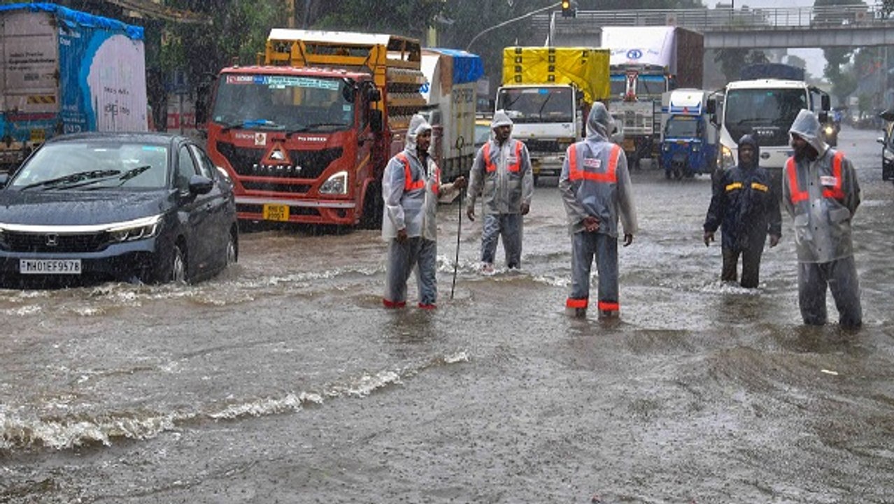मुंबई, ओडिशा में भारी बारिश, कई जगहों के लिए येलो अलर्ट