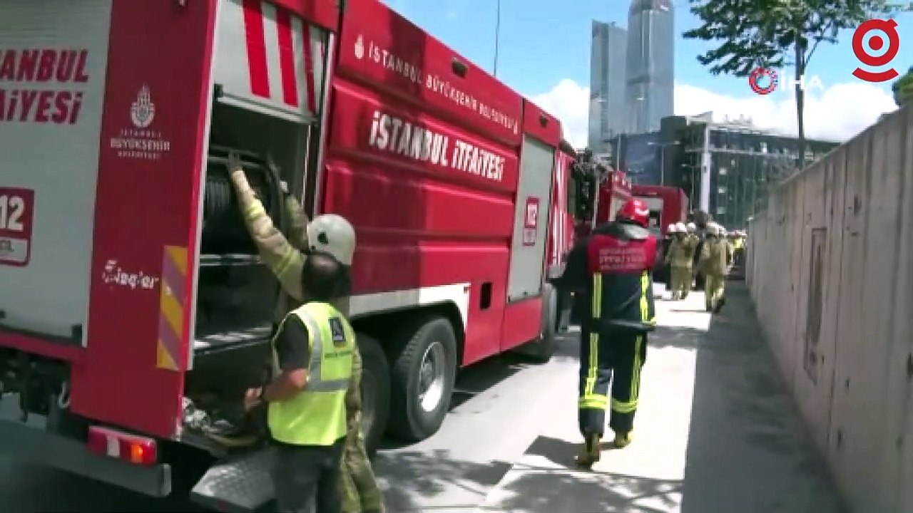 Kağıthane'de ağaçlık alanda yangın paniği: Alevlere yangın söndürme helikopteri de müdahale etti