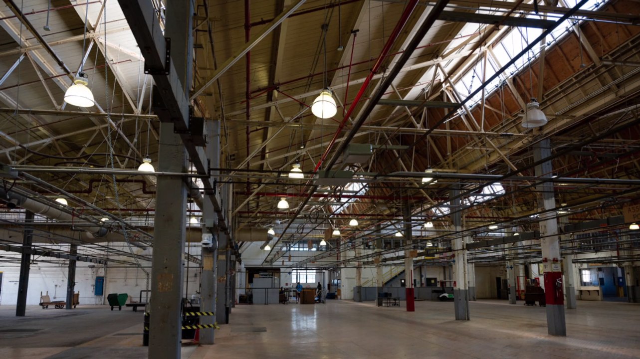 Niedersachsen: Mann kippt von Arbeitsbühne und stirbt