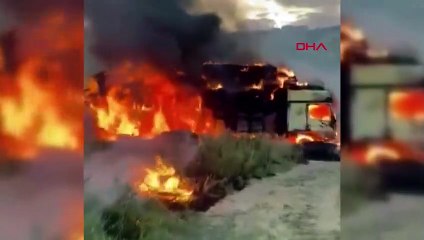 Elektrik kablolarına takılan saman yüklü kamyon alevler içinde kaldı