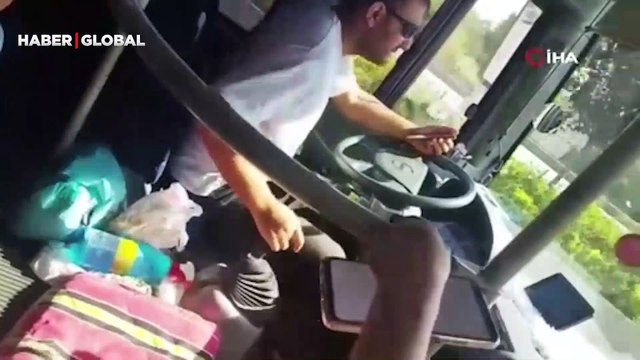 Görenler hayrete düştü! Otobüs şoförünün skandal anlarını yolcu cep telefonuna böyle kaydetti