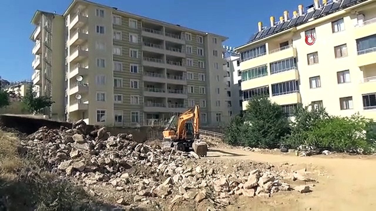 Le dortoir et les bâtiments environnants ont été évacués lorsque les engins de chantier ont fait exploser la conduite de gaz naturel.