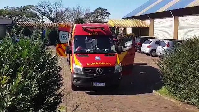 Menino é socorrido após sofrer acidente durante prática esportiva na Escola Ana Neri