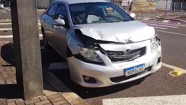 Carros se envolvem em colisão no cruzamento das Ruas Maranhão e Marechal Cândido Rondon