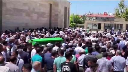 Uykudan uyandırılarak evinin kapısında öldürülen genç son yolculuğuna uğurlandı