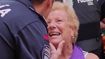 Intentan expulsar de un Pleno a una mujer que protestaba contra la abolición del PP y Vox de la Consejería de Igualdad