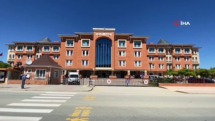 Kastamonu'da taksiciyi defalarca bıçaklayarak öldüren katil zanlılarından biri daha önce öğretmenini bıçaklamış