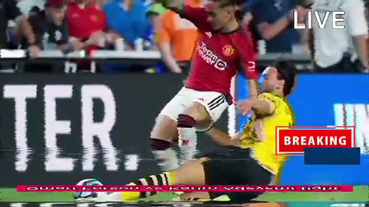 Omari Forson and Karim Adeyemi fight - Manchester United vs Borussia Dortmun