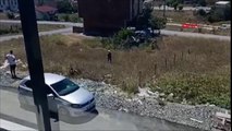Arnavutköy'de köpeklere av tüfeğiyle ateş etti