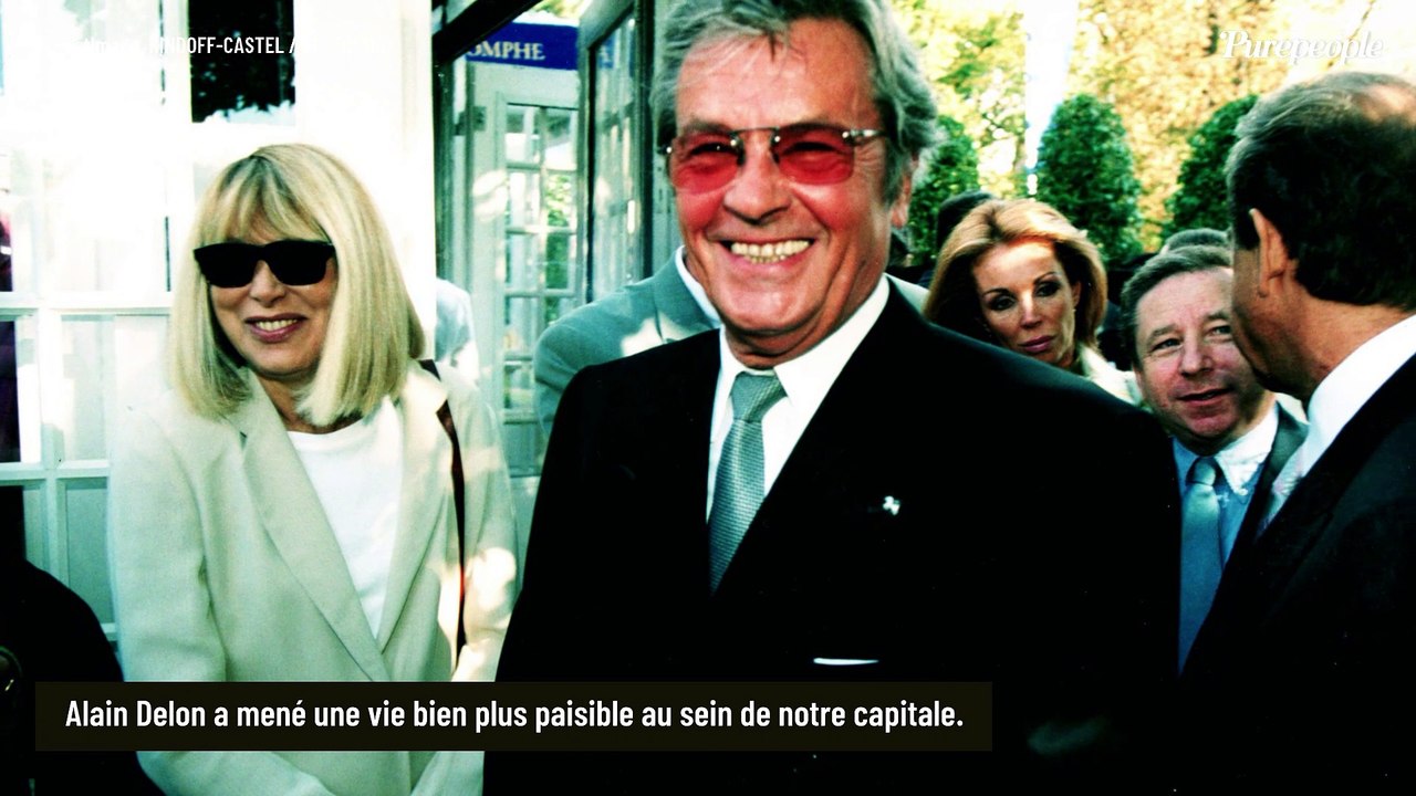 Alain Delon : Cet énorme triplex parisien de 780 mètres où il a vécu Romy Schneider et Mireille Darc