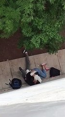 Estudiantes de UNAH son captados en pleno romance