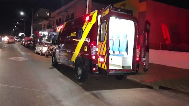 Mulher fica ferida ao cair em banheiro em residência no Floresta