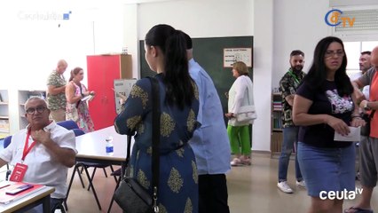 Los ceutíes votan y hacen planes para el domingo electoral