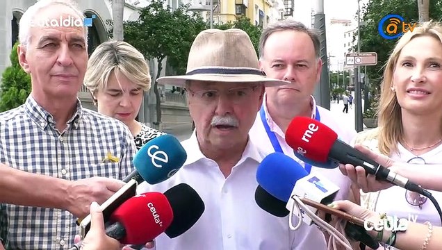 El presidente de Ceuta, Juan Vivas, ejerce su derecho a voto en el 23J