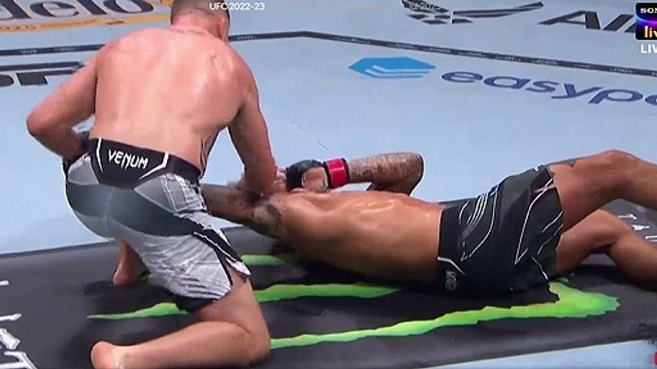 HEADKICK KNOCKOUT !! Justin Gaethje Knocks OUT COLD Dustin Poirier ! Instant Reaction